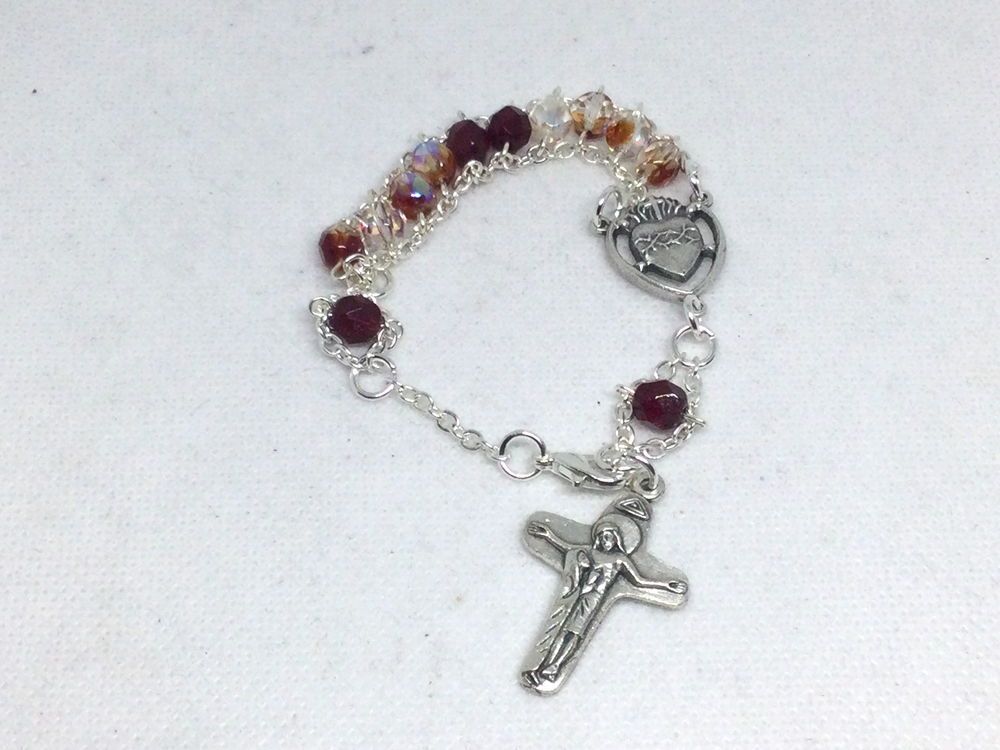 https://www.benedictsbeads.com/resize/Shared/Images/Product/Sacred-Heart-Rosary-Bracelet/IMG_1167.jpg?bw=1000&w=1000&bh=1000&h=1000